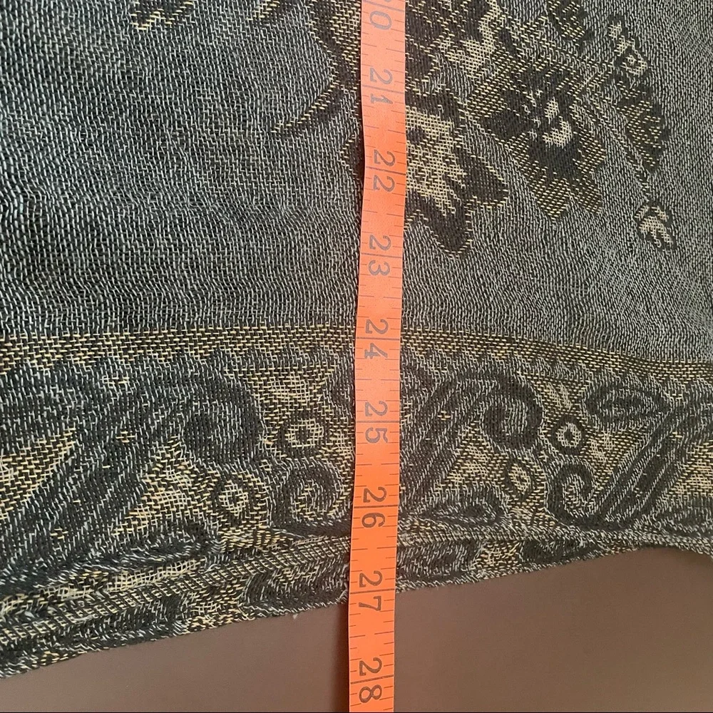 Beautiful Paisley style Women’s Scarf NWOT